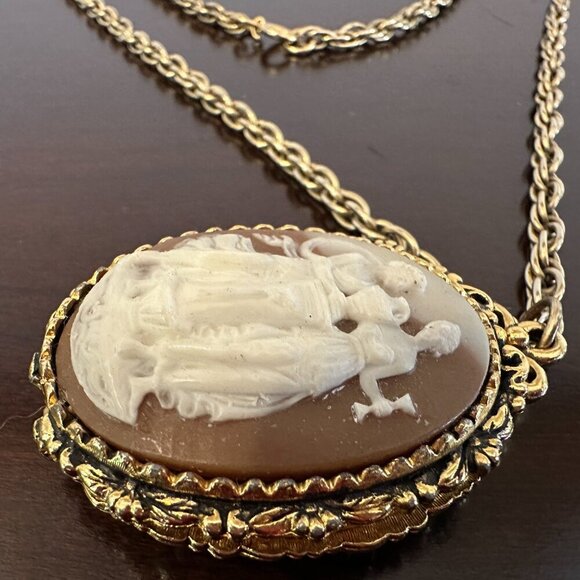 Perfume Sachet Cameo Pendant with some Perfume - Picture 6 of 12